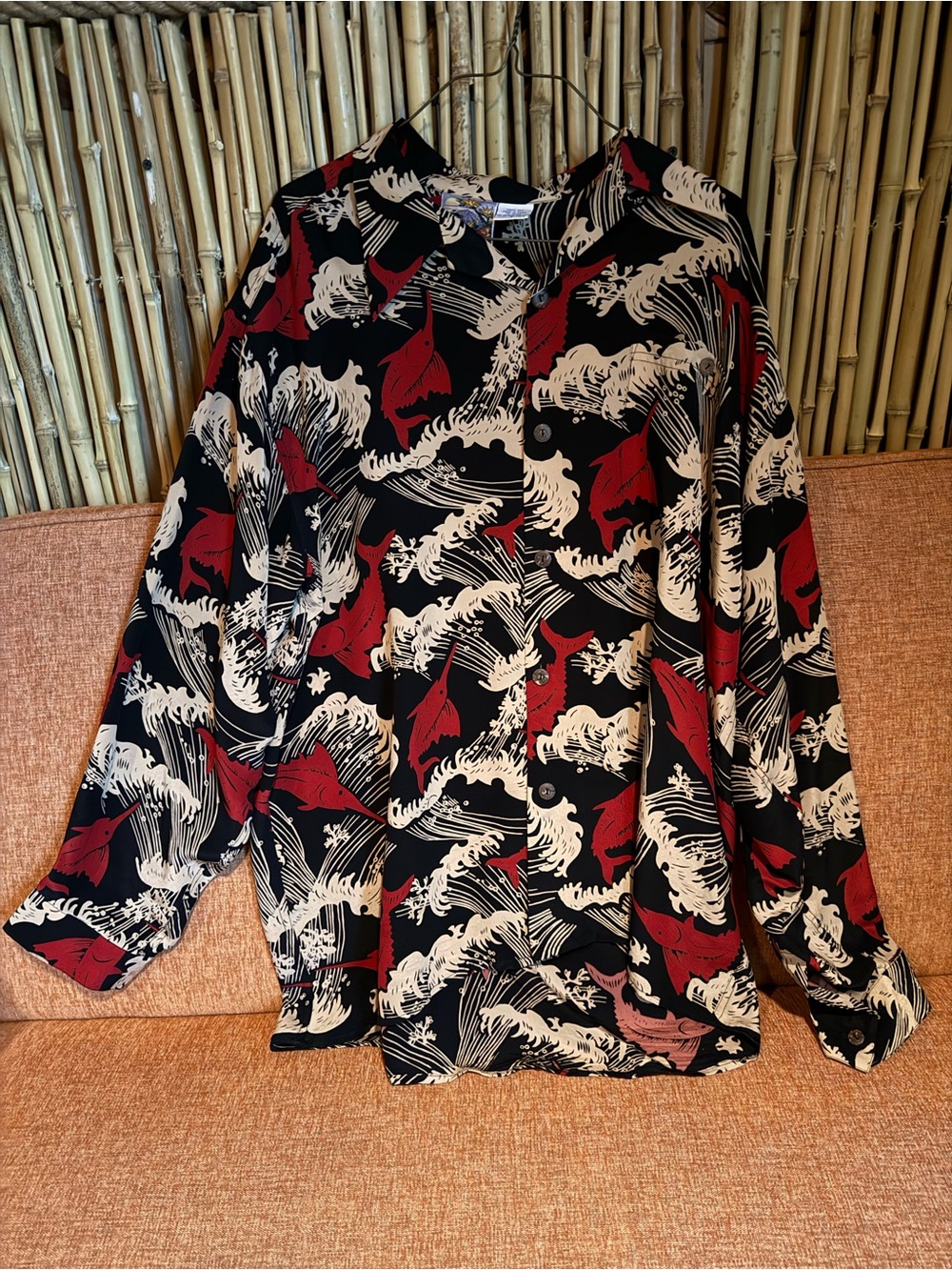 Avanti long sleeved Silk Aloha top, Size Large. Swordfish and Wave pattern, rare